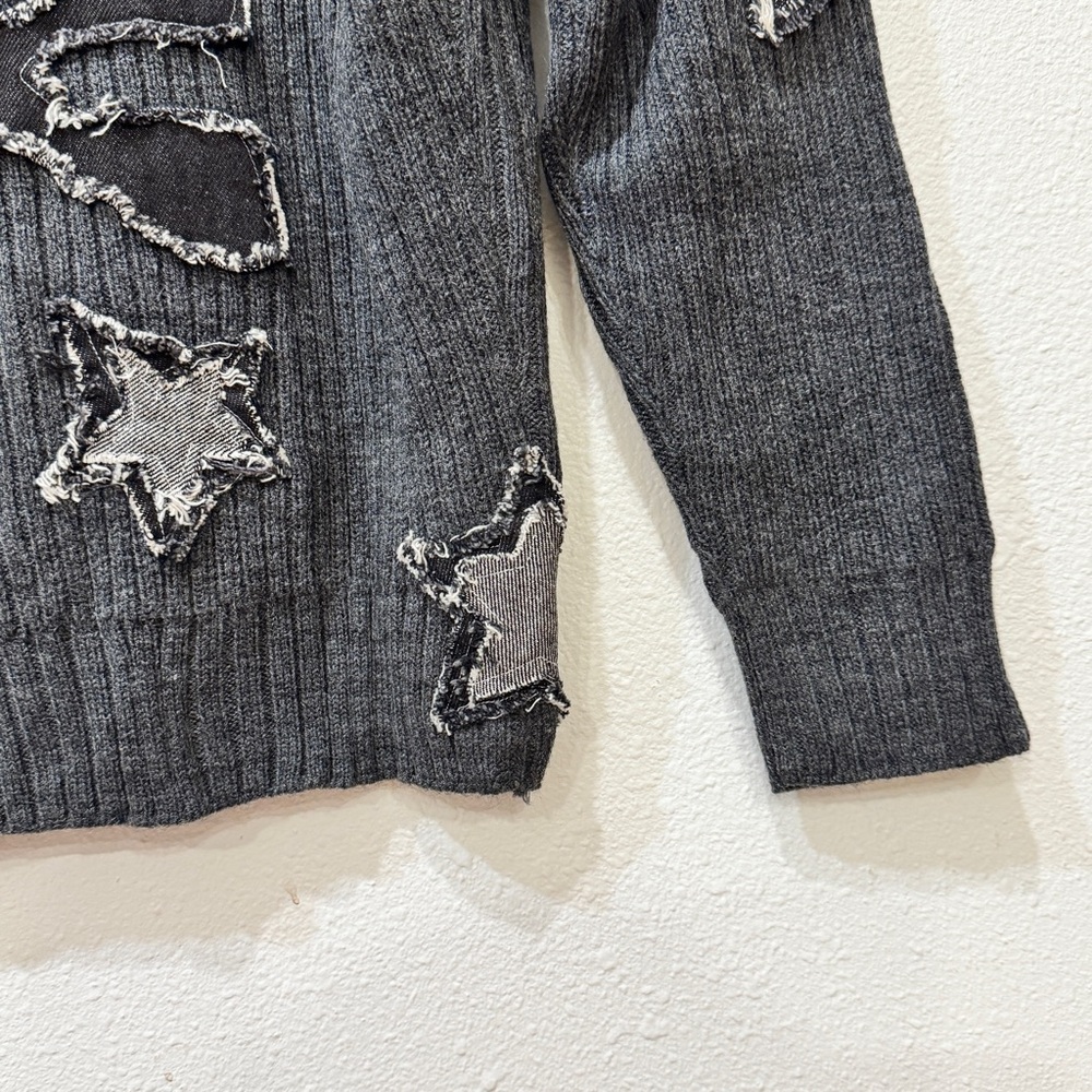HOT TOPIC Star & Skull Patches Grey Knit Jacket - Picture 5 of 7